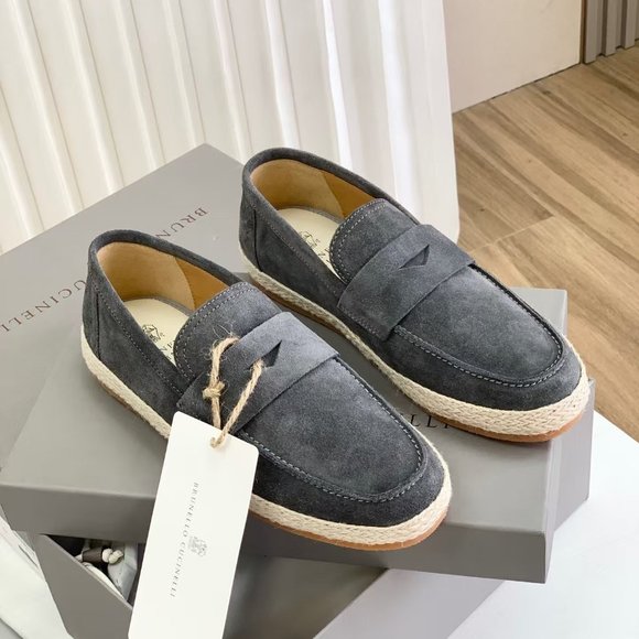 shoes - Picture 2 of 9